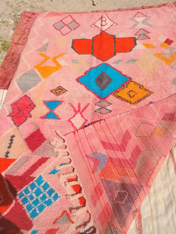 Alfombra Bereber Boujad de Lana - Estilo Mid-Century Rosa y Naranja