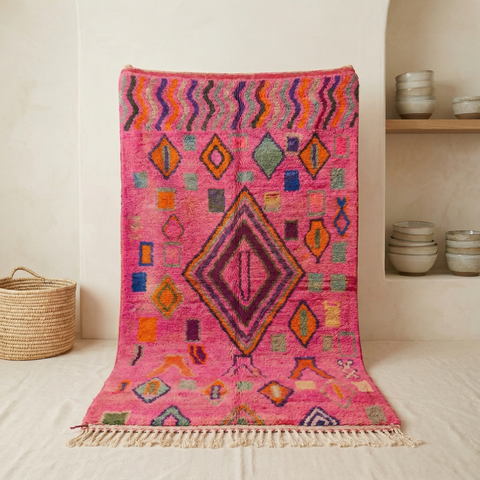 Alfombra Boujad Marroquí Artesanal en Rosa Fucsia Vibrante - Lana Natural